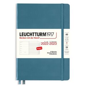 Týdenní diář Leuchtturm 18ti měsíční, Stone Blue, Weekly Planner & Notebook Medium (A5), 18 months, 2023 with extra booklet, English